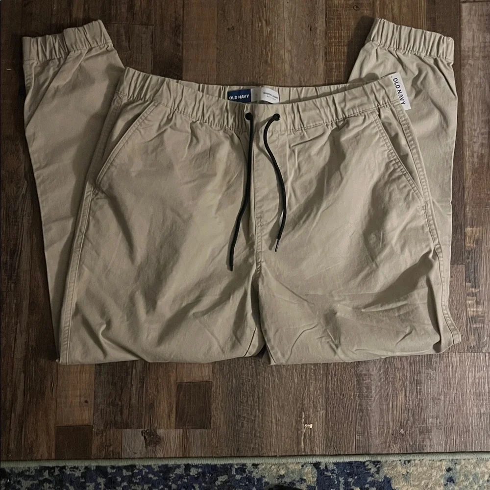 NWT! Mens Old Navy Modern Jogger Built In Flex Light Stone Khaki Pants Large - Picture 5 of 9